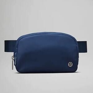 Lululemon Everywhere Crossbody Belt Bag 1L - Navy Blue